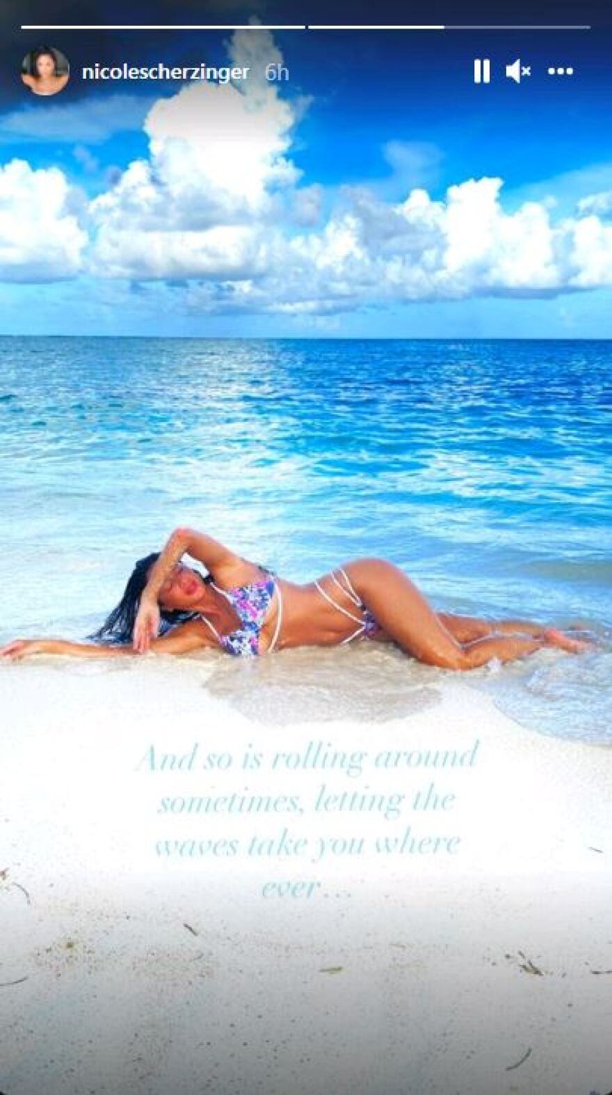 Νικόλ Σέρζινγκερ: «Ακροβατικές επιδείξεις» πάνω στο κύμα - Δείτε φωτογραφίες