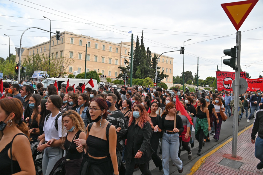 Ένταση και χημικά στο αντιφασιστικό συλλαλητήριο στην Ομόνοια