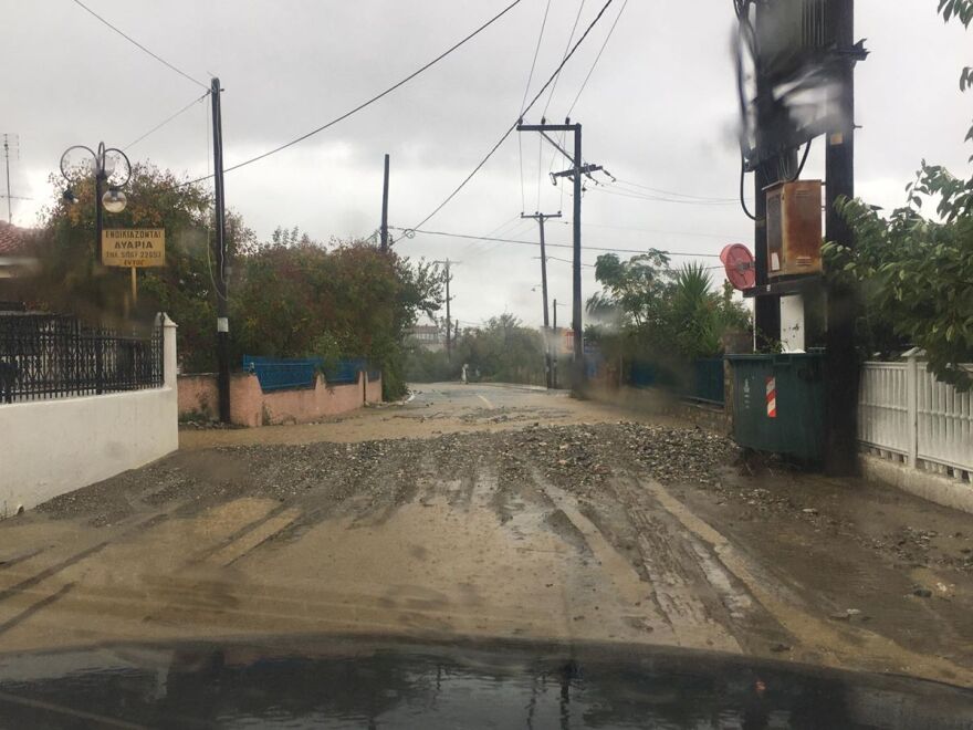 Η κακοκαιρία Αθηνά «σάρωσε» Εύβοια και Λάρισα - Πλημμύρες, κατολισθήσεις και αποκλεισμένοι δρόμοι