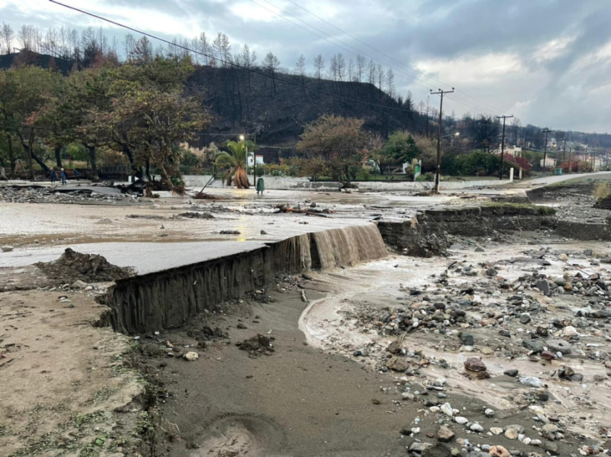 Κακοκαιρία «Αθηνά» - Εφιάλτης στη Βόρεια Εύβοια: Πλημμυρισμένα σπίτια, ισοπεδωμένοι δρόμοι, μεγάλες καταστροφές