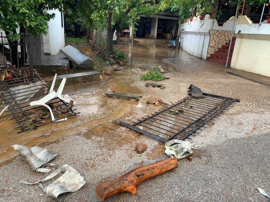 Κακοκαιρία «Αθηνά» - Εφιάλτης στη Βόρεια Εύβοια: Πλημμυρισμένα σπίτια, ισοπεδωμένοι δρόμοι, μεγάλες καταστροφές