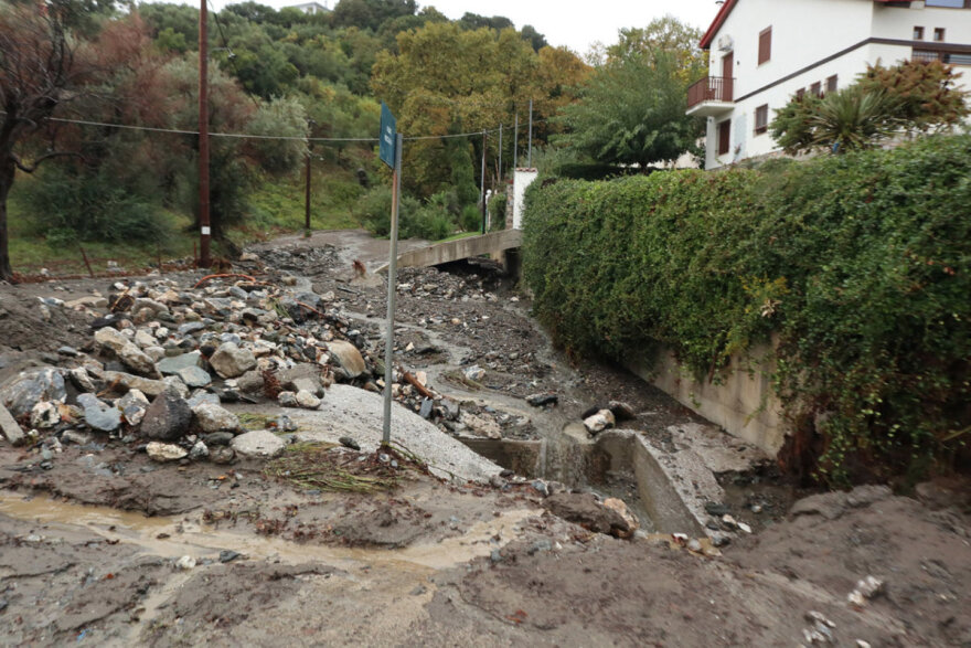 Σαρωτικό το πέρασμα της κακοκαιρίας «Αθηνά» από τη Λάρισα - Δείτε φωτογραφίες