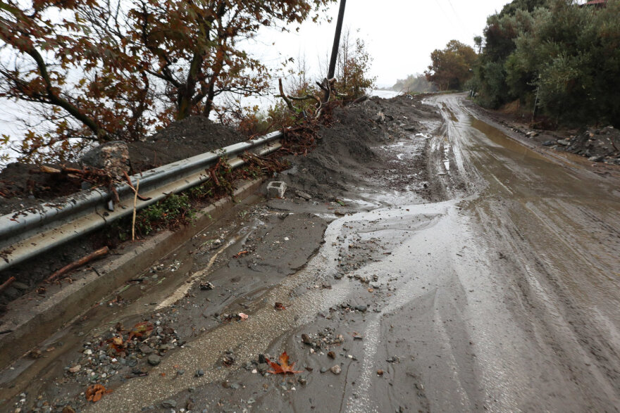 Σαρωτικό το πέρασμα της κακοκαιρίας «Αθηνά» από τη Λάρισα - Δείτε φωτογραφίες