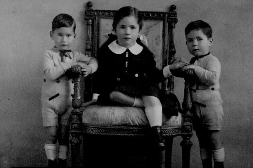 Πέτερ και Τόμας Σομόγκβι: Τα αδέλφια που γλίτωσαν από τα διαβολικά πειράματα του Μένγκελε, επειδή ήταν... δίδυμοι