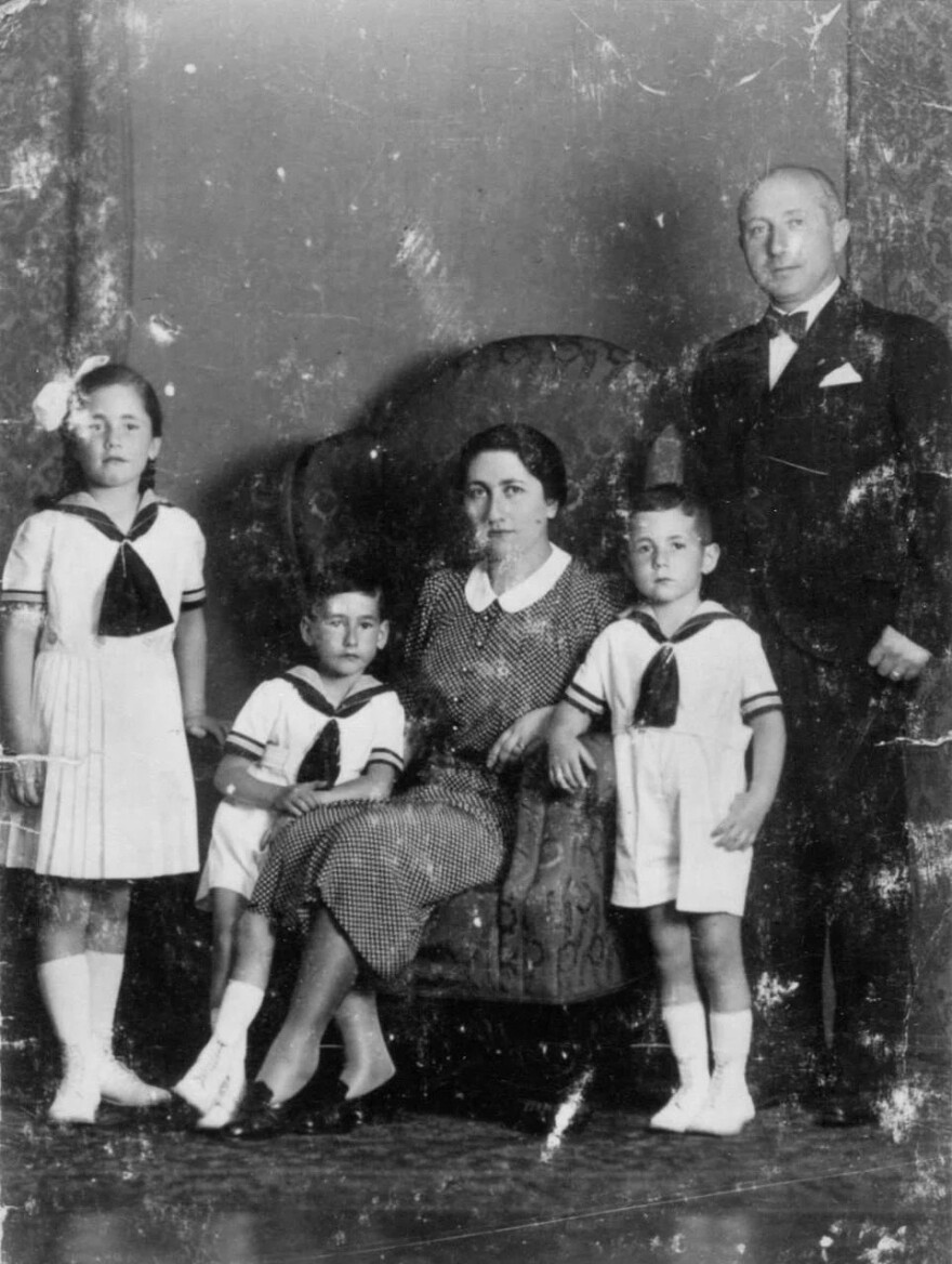 Πέτερ και Τόμας Σομόγκβι: Τα αδέλφια που γλίτωσαν από τα διαβολικά πειράματα του Μένγκελε, επειδή ήταν... δίδυμοι