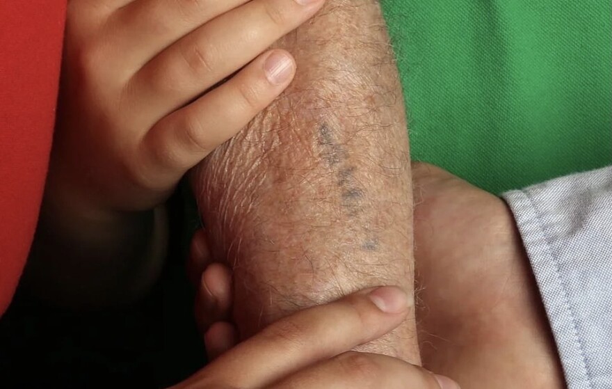 Πέτερ και Τόμας Σομόγκβι: Τα αδέλφια που γλίτωσαν από τα διαβολικά πειράματα του Μένγκελε, επειδή ήταν... δίδυμοι