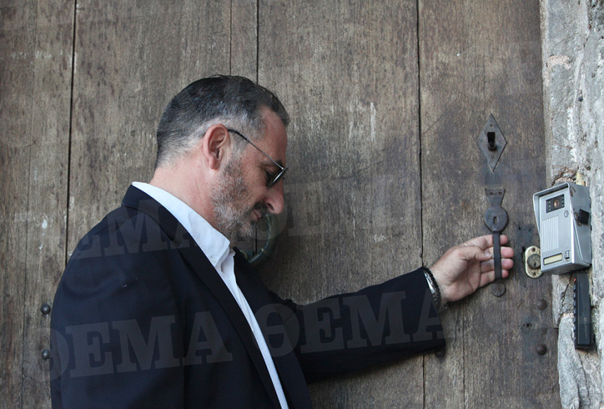 Τόνια Σωτηροπούλου - Κωστής Μαραβέγιας: Ο γάμος τους στην Ύδρα - Οι μπομπονιέρες και η τούρτα-κέρασμα στους φωτογράφους