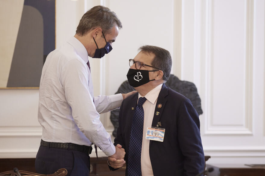 Τετ α τετ Μητσοτάκη με τον Έλληνα ομογενή γερουσιαστή της Βουλής των Αντιπροσώπων Gus Bilirakis