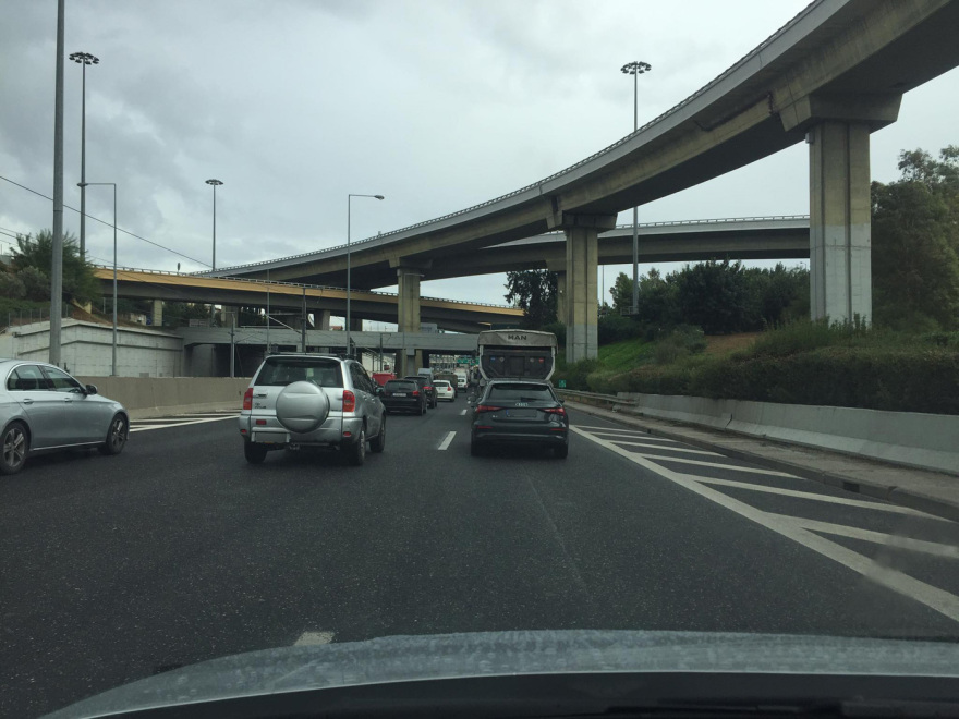 Μποτιλιάρισμα στην Αττική Οδό έπειτα από ατύχημα - Δείτε φωτογραφίες