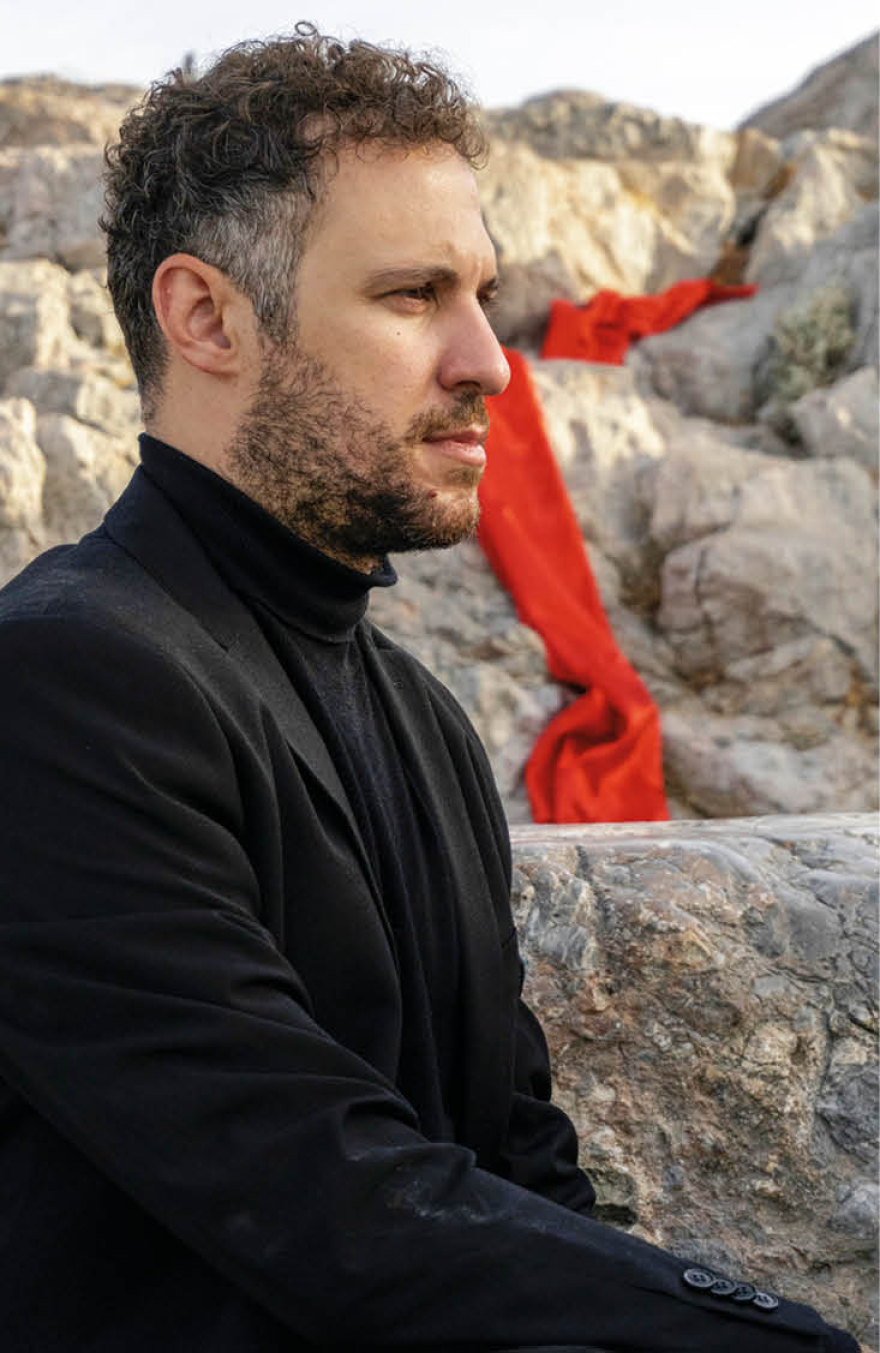 Δημήτρης Σκύλλας: Ο διεθνής συνθέτης που κάνει την κλασική μουσική σέξι 