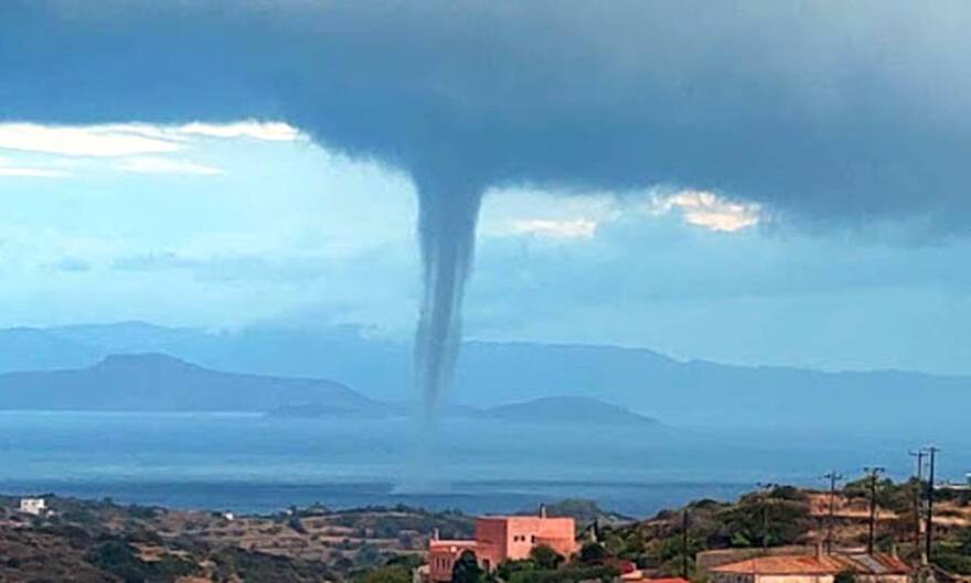 Εντυπωσιακές εικόνες από υδροσίφωνα στα Κύθηρα 