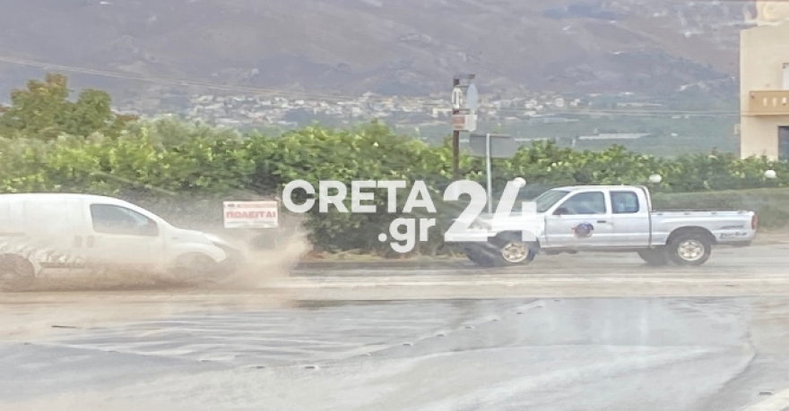 Κρήτη: Πλημμύρισαν δρόμοι στη Μεσαρά με τις πρώτες μπόρες