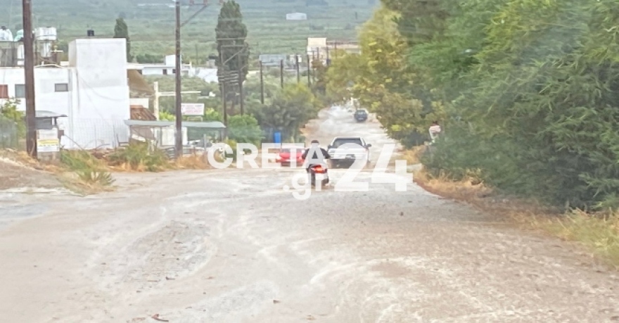 Κρήτη: Πλημμύρισαν δρόμοι στη Μεσαρά με τις πρώτες μπόρες