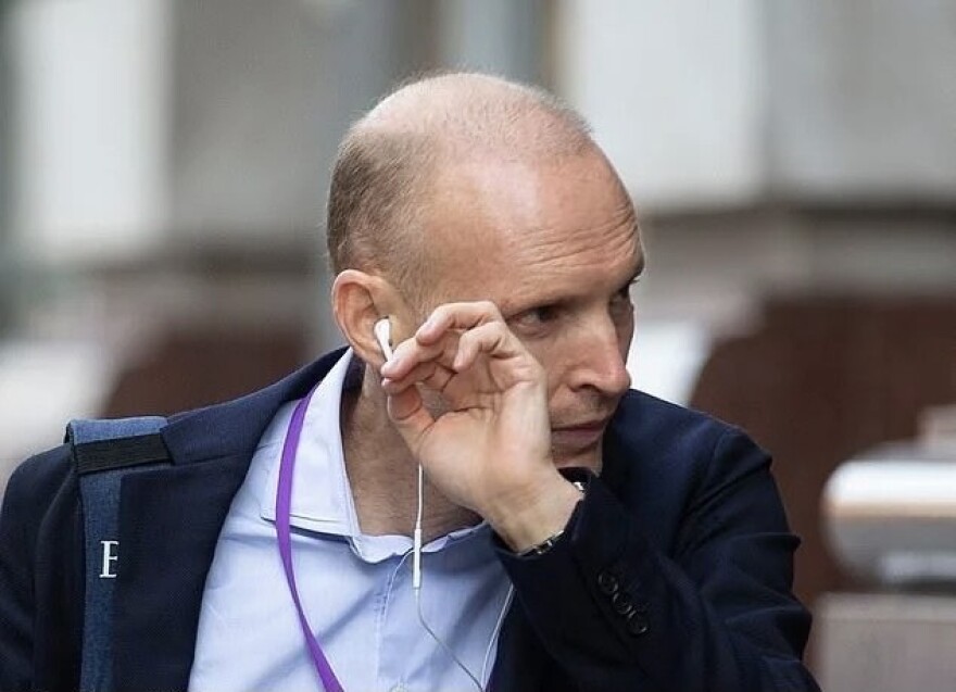 Ο ογκολόγος των «σελέμπριτι» αντιμέτωπος με τη Δικαιοσύνη - «Θεός» ή αδίστακτος εκμεταλλευτής;