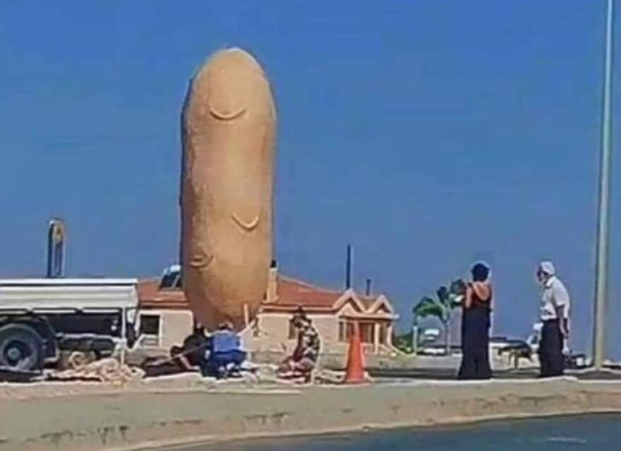 Κύπρος: Μια πατάτα στην είσοδο χωριού προκαλεί σχόλια στα social media