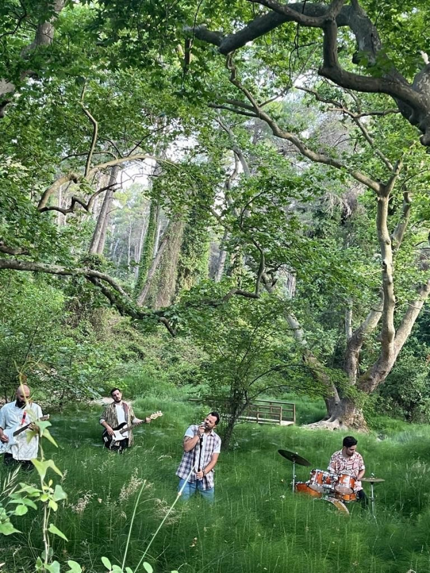 Νίκος Απέργης: «Μη Με Παιδεύεις» - Backstage υλικό από το νέο του video clip