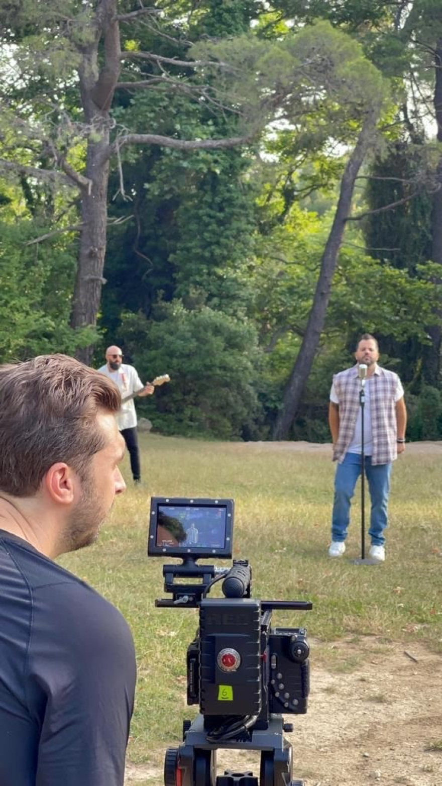 Νίκος Απέργης: «Μη Με Παιδεύεις» - Backstage υλικό από το νέο του video clip