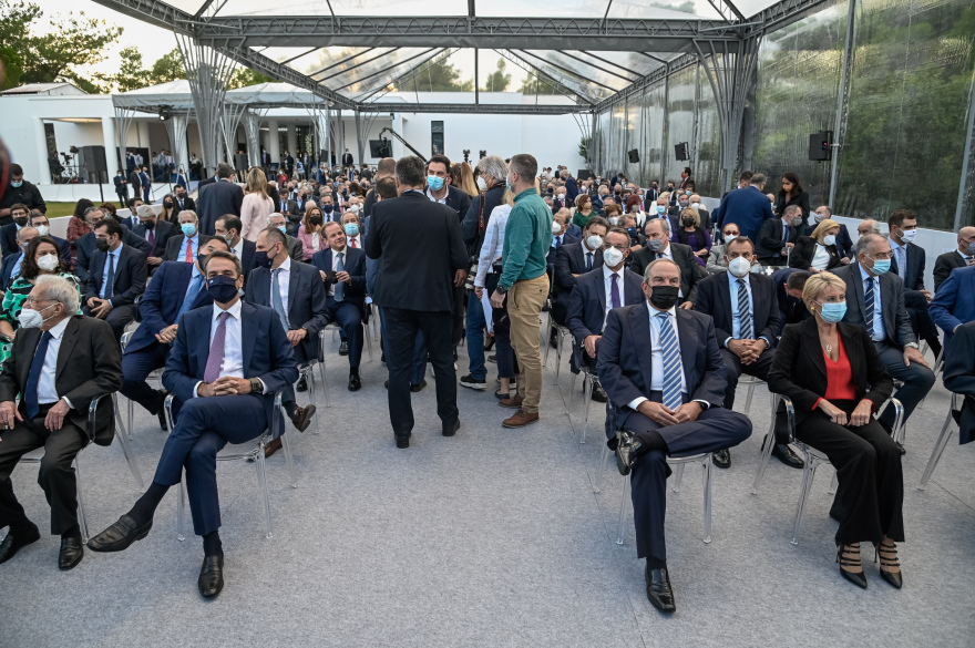 Γιατί ανηφόρισαν στη Φιλόθεη όλες οι «φυλές» της Κεντροδεξιάς: Τα μηνύματα και οι συμβολισμοί