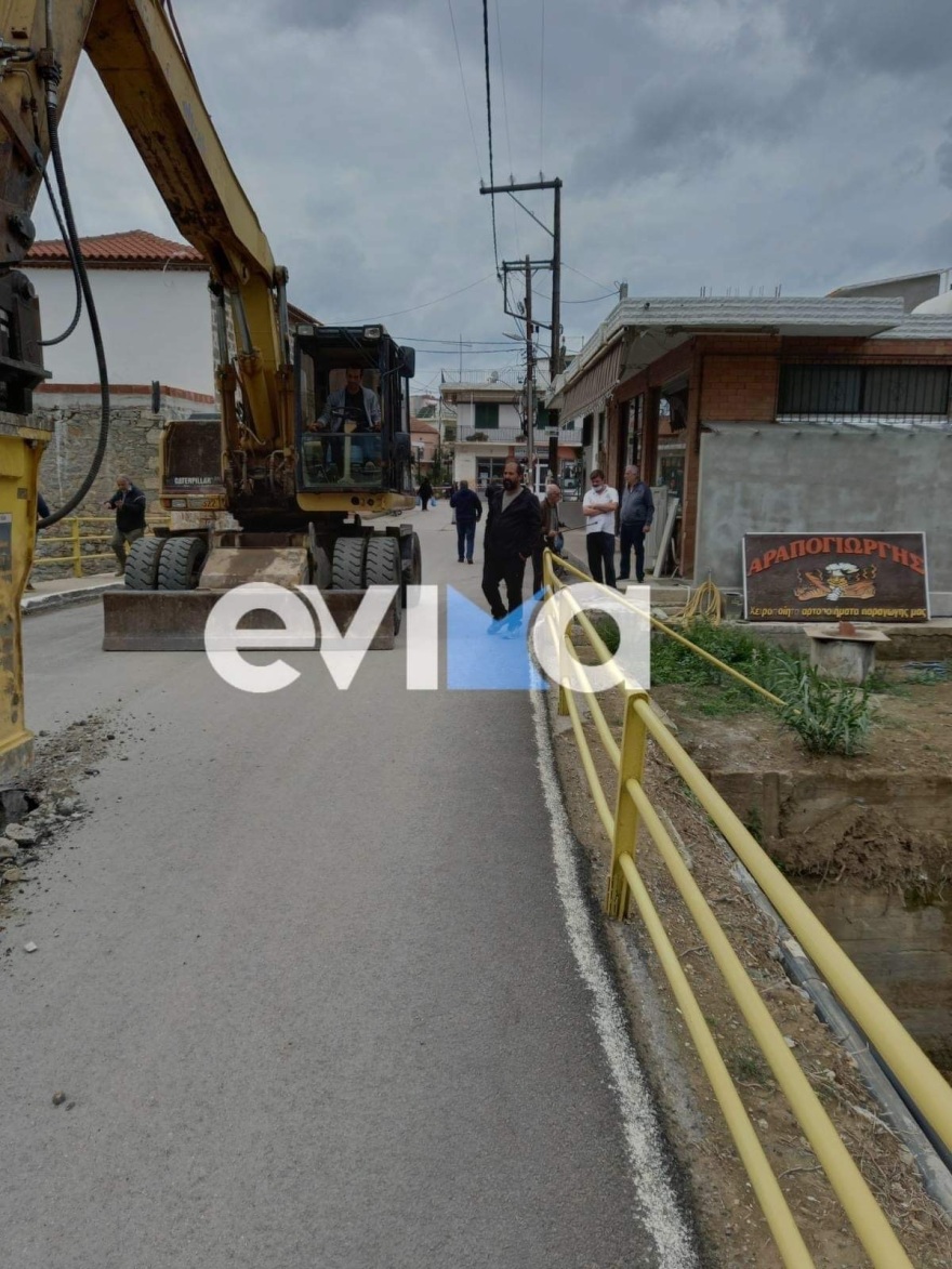 Κακοκαιρία «Μπάλλος» - Εύβοια: Κατεδαφίζουν γέφυρα στα Πολιτικά για να αποφύγουν προβλήματα από τις πλημμύρες 