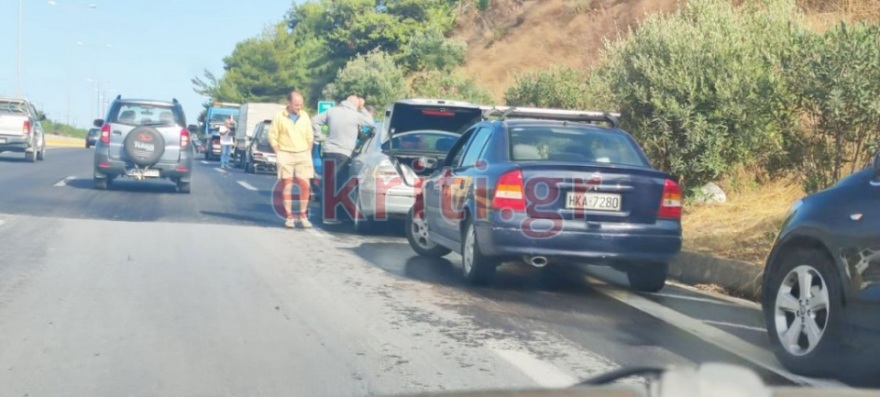 Κακοκαιρία «Μπάλλος»: Καραμπόλα πέντε οχημάτων λόγω ολισθηρότητας στο Ηράκλειο