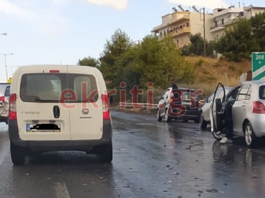 Κακοκαιρία «Μπάλλος»: Καραμπόλα πέντε οχημάτων λόγω ολισθηρότητας στο Ηράκλειο