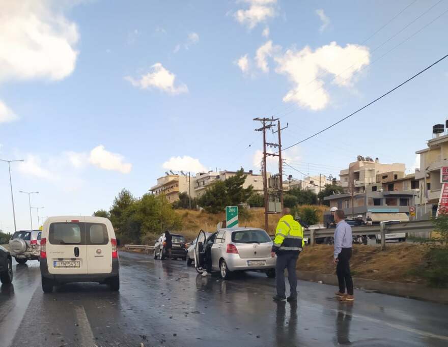 Κακοκαιρία «Μπάλλος»: Καραμπόλα πέντε οχημάτων λόγω ολισθηρότητας στο Ηράκλειο