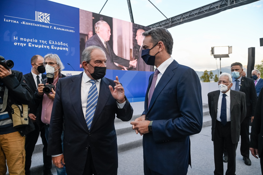 Γιατί ανηφόρισαν στη Φιλόθεη όλες οι «φυλές» της Κεντροδεξιάς: Τα μηνύματα και οι συμβολισμοί