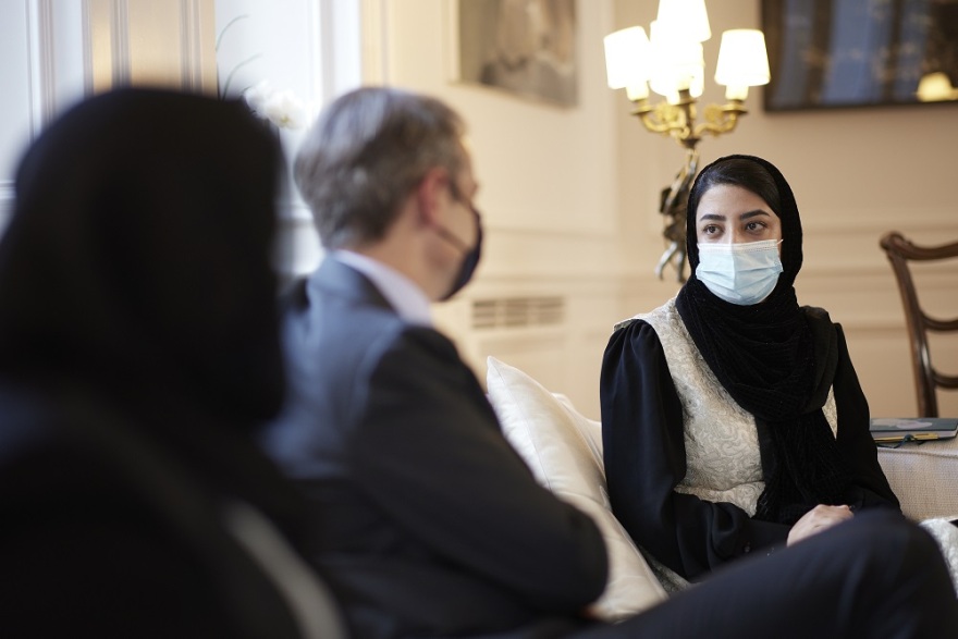 Συνάντηση Μητσοτάκη με γυναίκες βουλευτές και δικαστικούς από το Αφγανιστάν