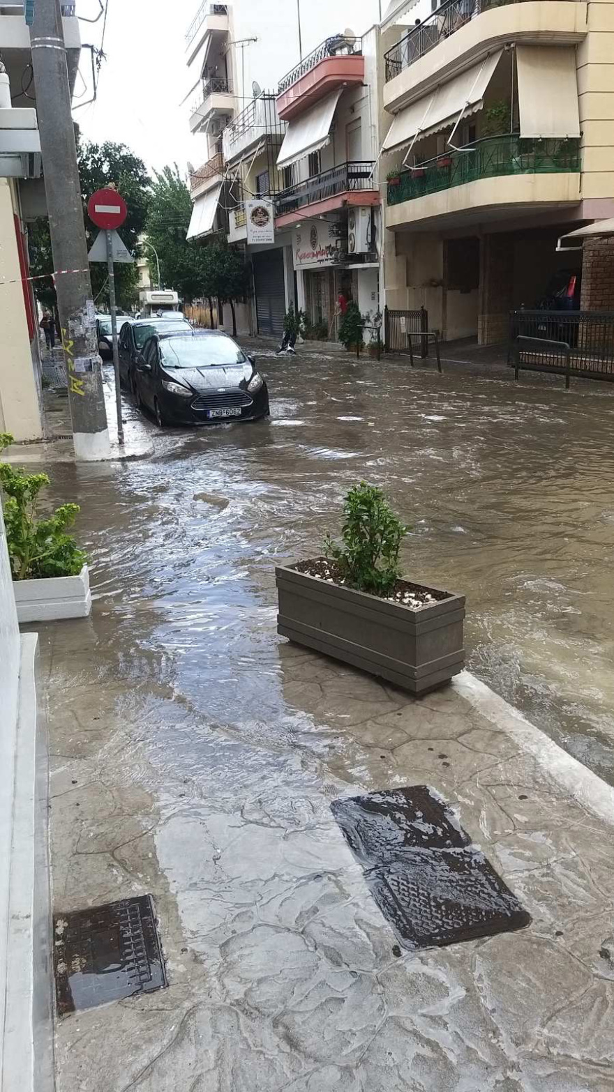 Κακοκαιρία «Μπάλλος»: Καταιγίδα αυτή την ώρα στην Αττική