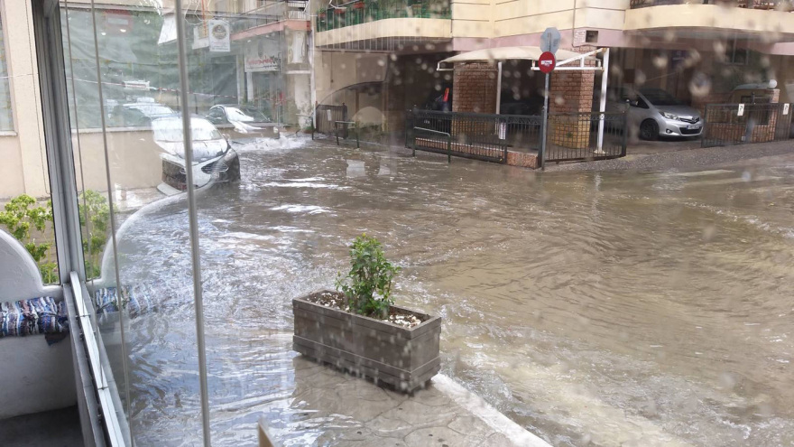 Κακοκαιρία «Μπάλλος»: Καταιγίδα αυτή την ώρα στην Αττική