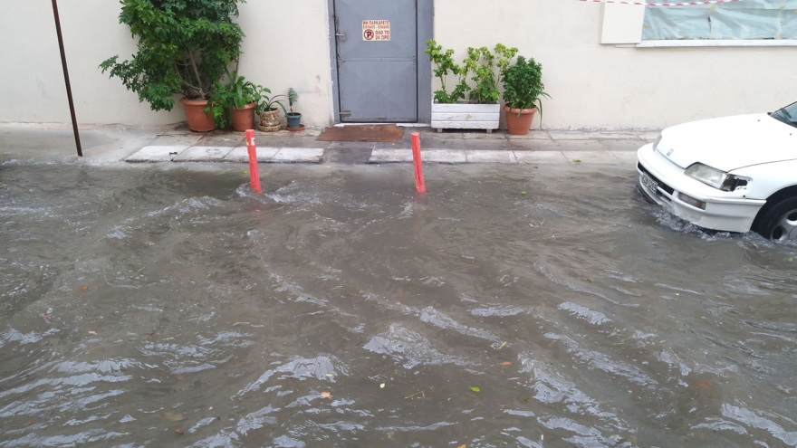 Κακοκαιρία «Μπάλλος»: Καταιγίδα αυτή την ώρα στην Αττική