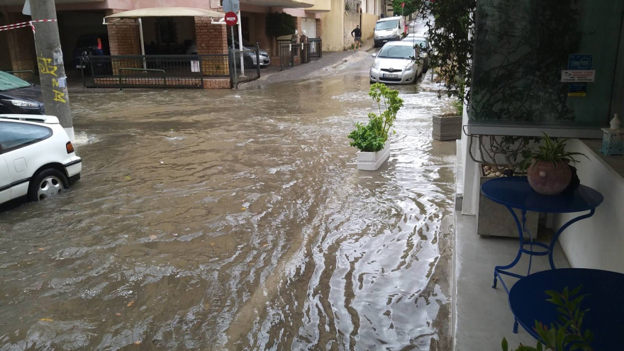 Κακοκαιρία «Μπάλλος»: Καταιγίδα αυτή την ώρα στην Αττική