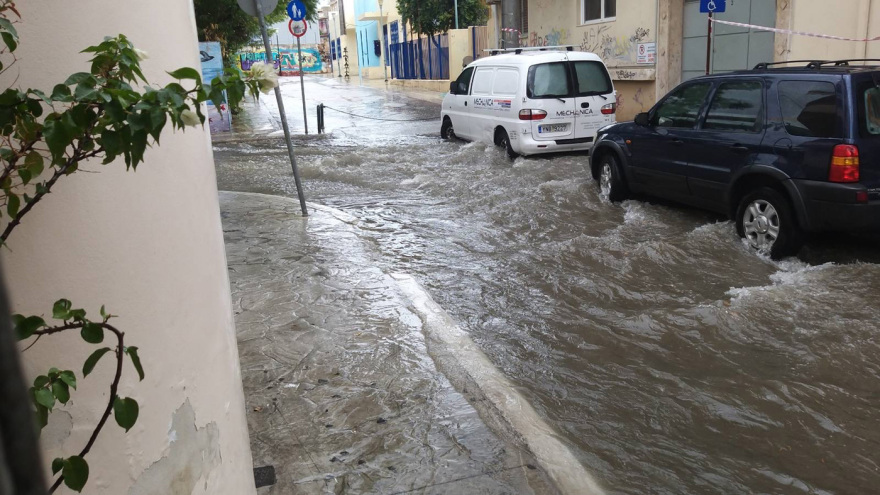 Κακοκαιρία «Μπάλλος»: Καταιγίδα αυτή την ώρα στην Αττική