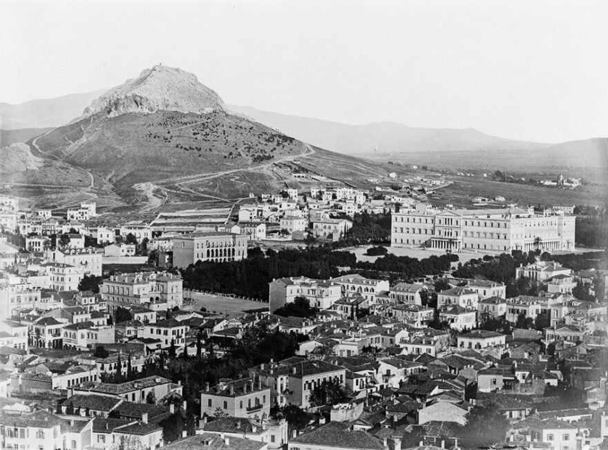 Σκηνές και αντιθέσεις σε νυχτερινό κέντρο της Αθήνας της Μπελ Eπόκ