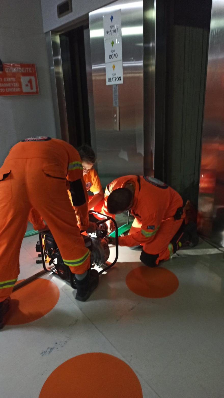 Άντληση υδάτων από χώρους του Κέντρου Πολιτισμού Ελληνικός Κόσμος του Ιδρύματος Μείζονος Ελληνισμού - Δείτε φωτογραφίες