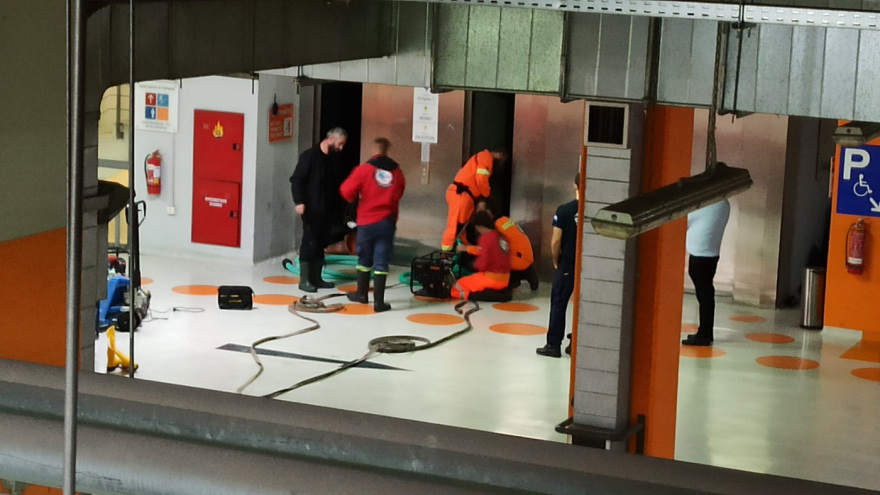 Άντληση υδάτων από χώρους του Κέντρου Πολιτισμού Ελληνικός Κόσμος του Ιδρύματος Μείζονος Ελληνισμού - Δείτε φωτογραφίες