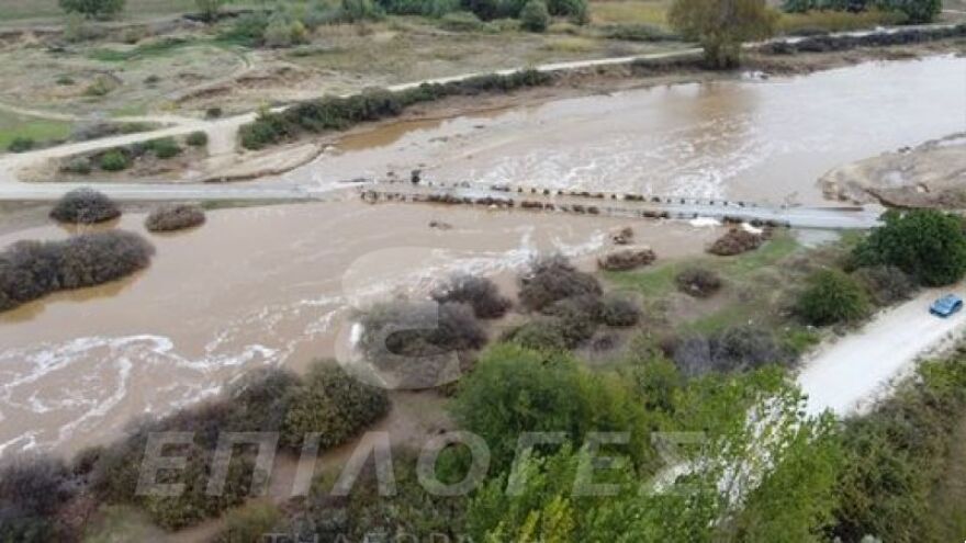 Κακοκαιρία «Μπάλλος» - Σέρρες: Υπερχείλισε ποταμός στη Βέργη - Δείτε φωτογραφίες