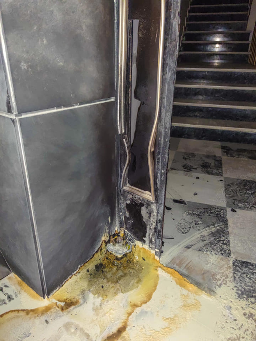 Γιάννης Καλλιάνος: Επίθεση με εμπρηστικό μηχανισμό στο πολιτικό του γραφείο στην Αργυρούπολη