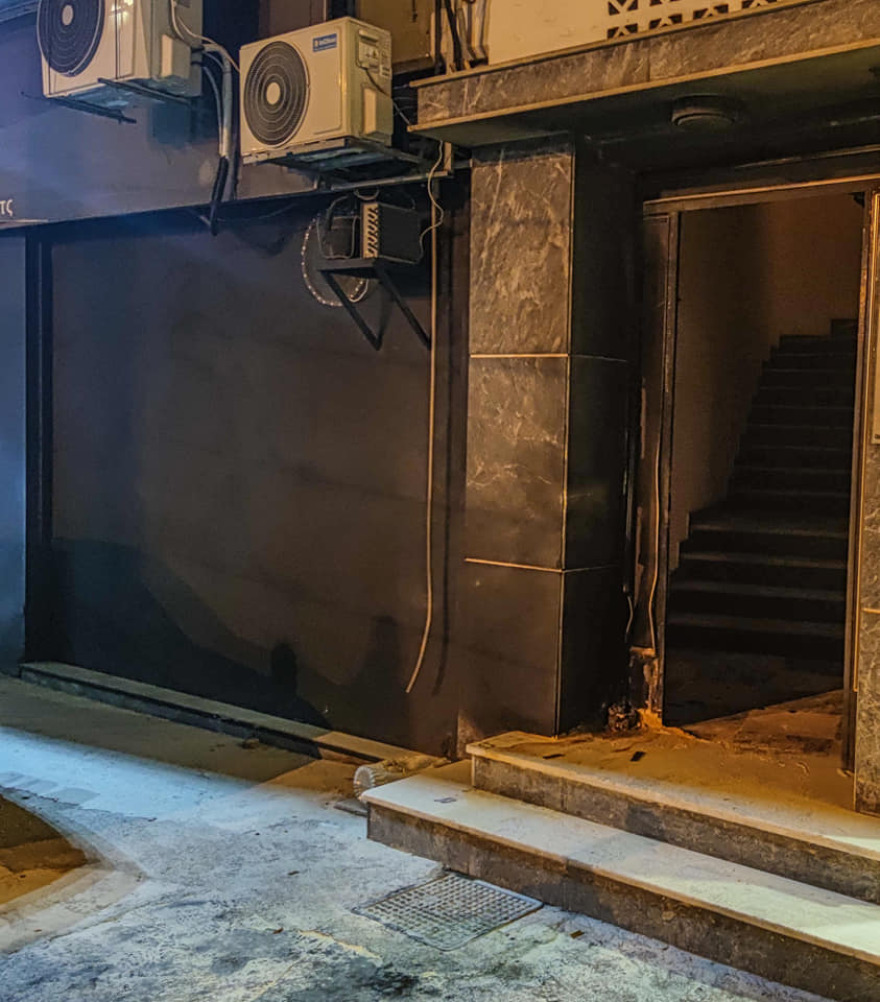 Γιάννης Καλλιάνος: Επίθεση με εμπρηστικό μηχανισμό στο πολιτικό του γραφείο στην Αργυρούπολη