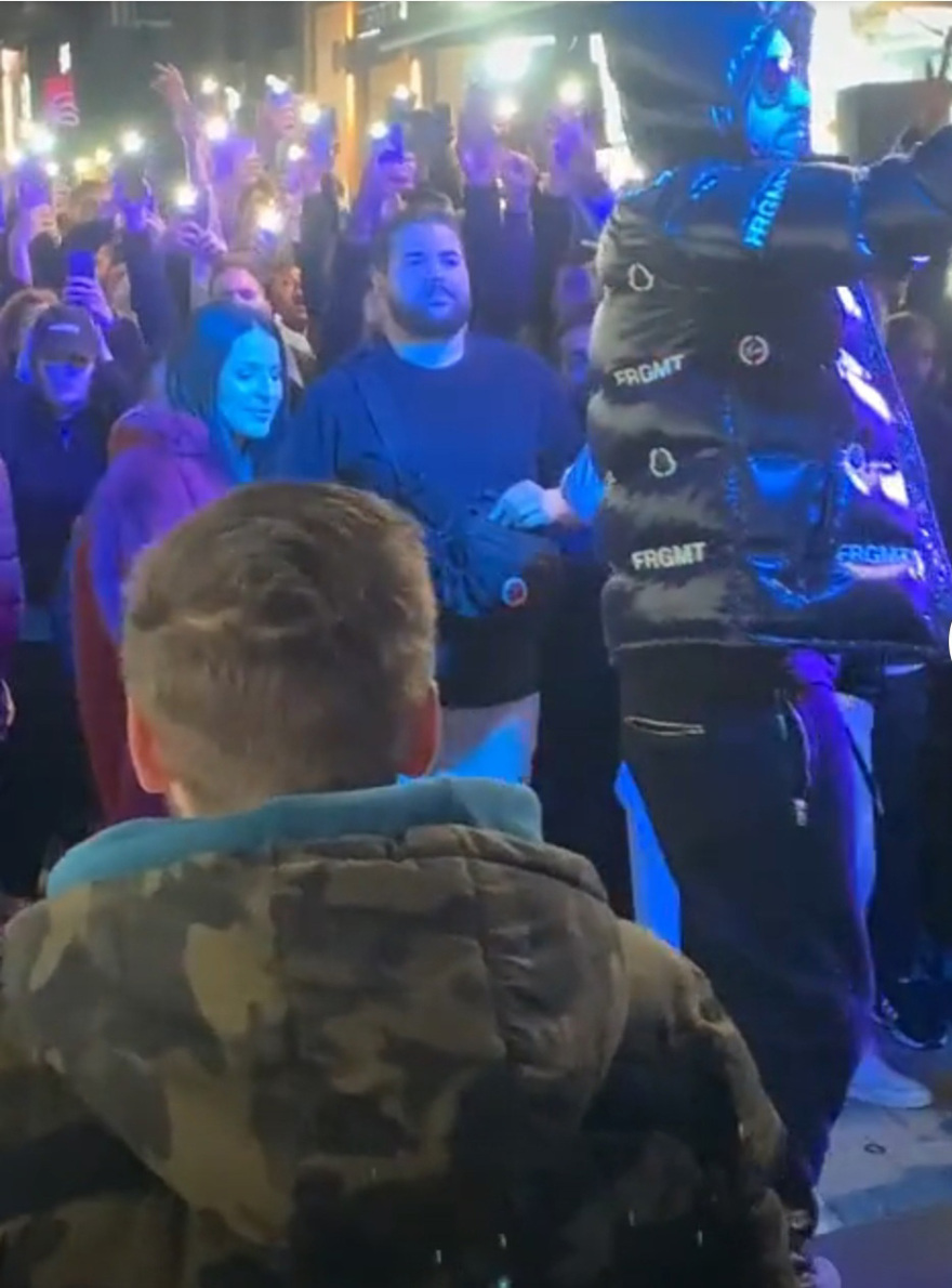 Snik: Η live μετάδοση στο TikTok «πρόδωσε» το κορωνοπάρτι στον Βόλο