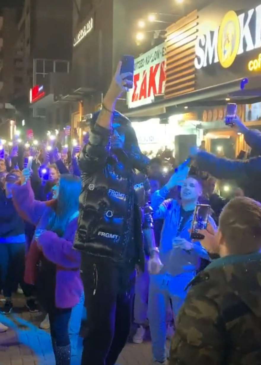 Snik: Η live μετάδοση στο TikTok «πρόδωσε» το κορωνοπάρτι στον Βόλο