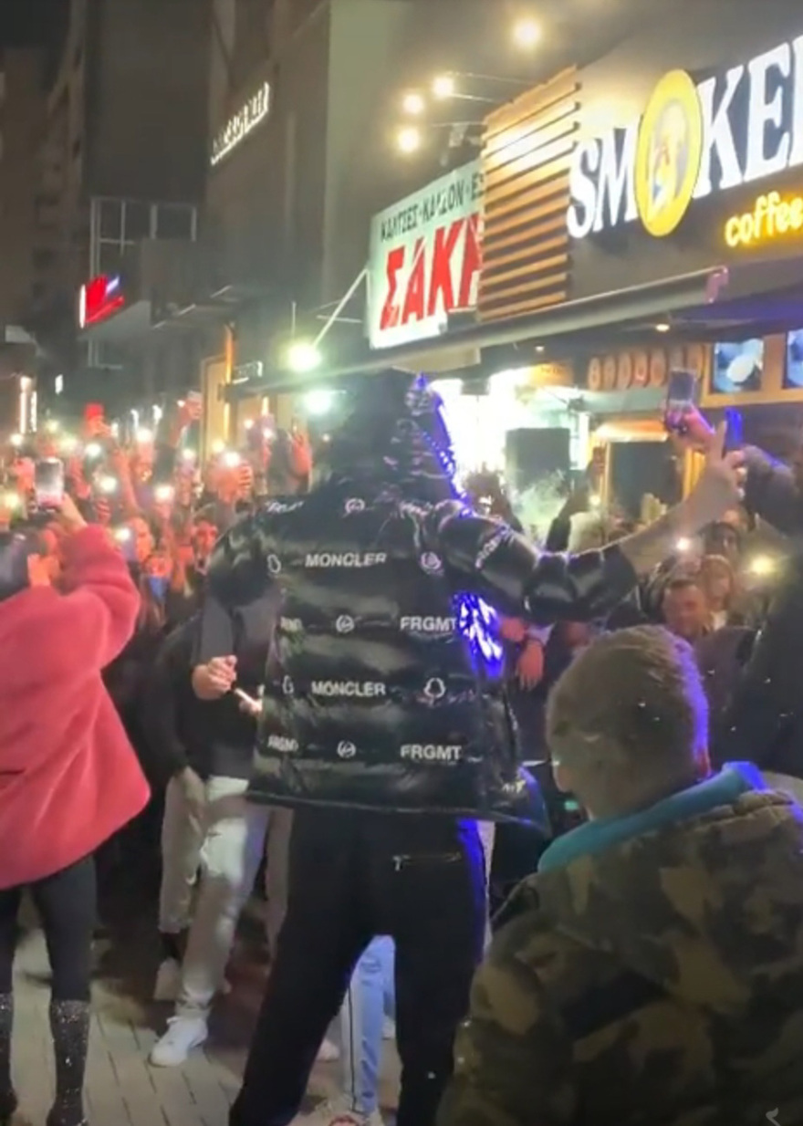 Snik: Η live μετάδοση στο TikTok «πρόδωσε» το κορωνοπάρτι στον Βόλο