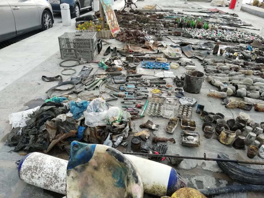 Πάρος: Αποκαρδιωτικές εικόνες μετά τον καθαρισμό βυθού - Γέμισε η ακτή σκουπίδια