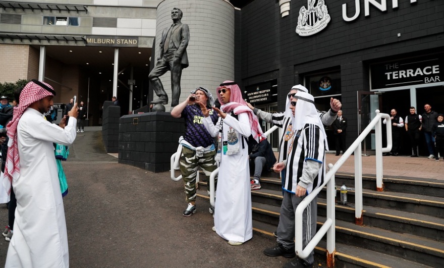 Premier League: Με κελεμπίες οι οπαδοί της Νιούκαστλ στο ματς με την Τότεναμ