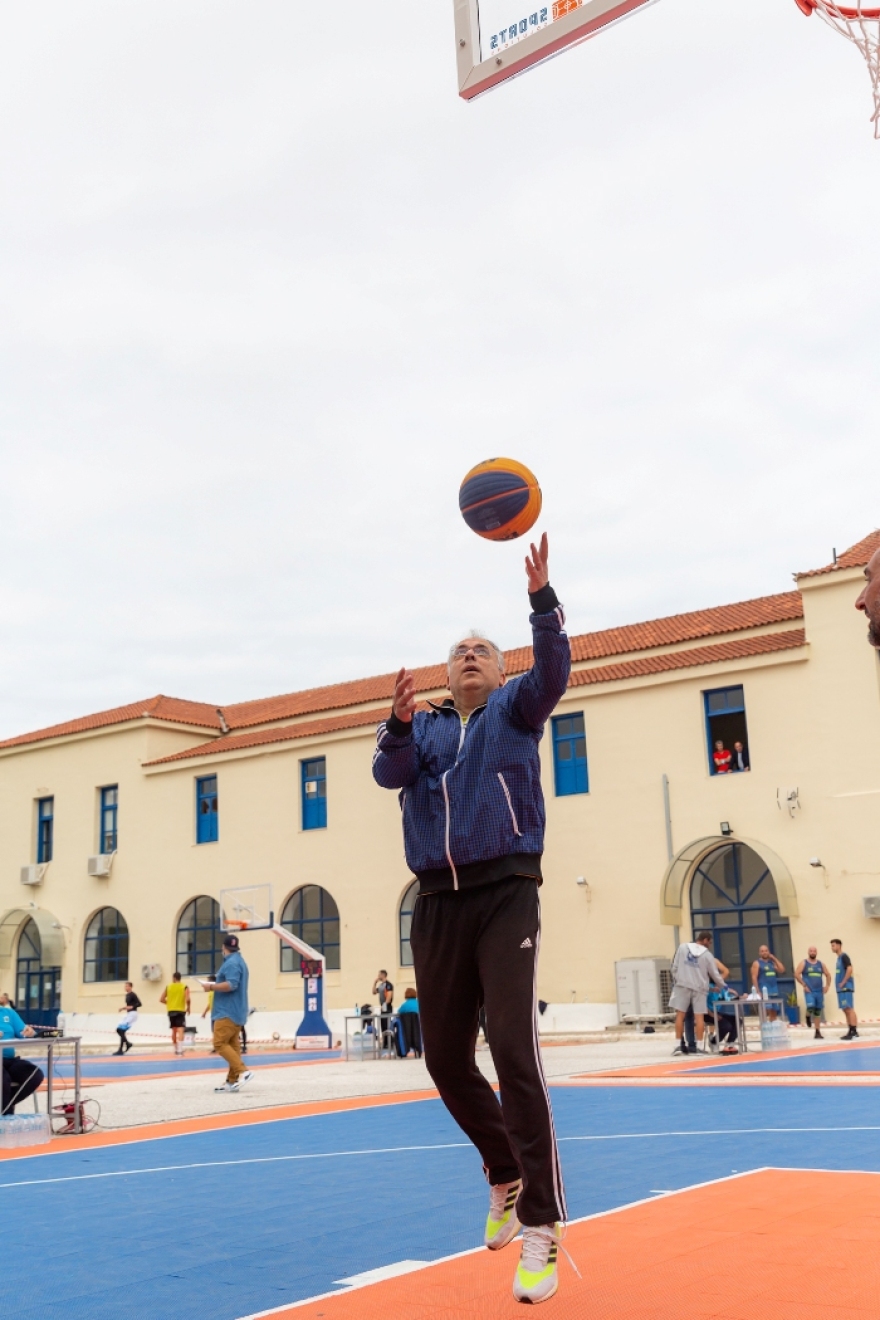Σε τουρνουά μπάσκετ 3Χ3 της Αστυνομίας έπαιξε ο Θεοδωρικάκος