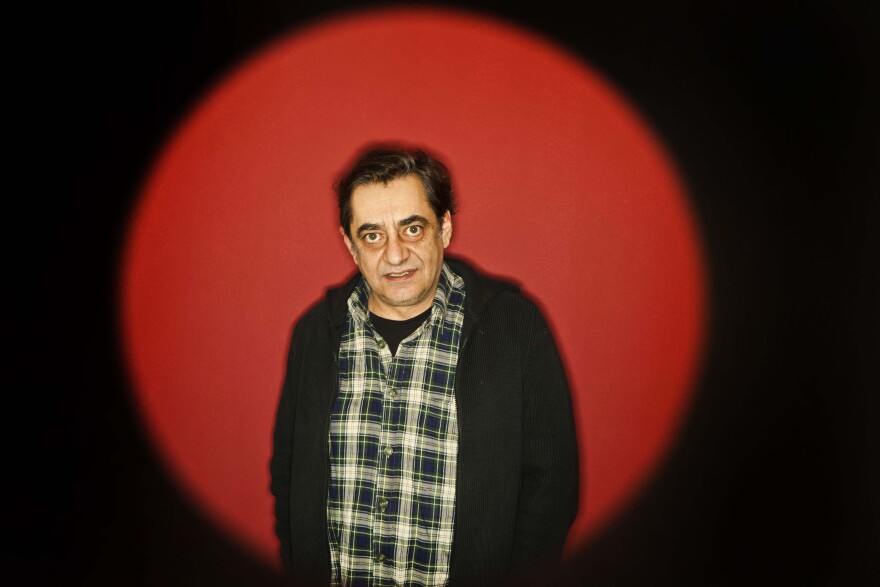 Ο Αντώνης Καφετζόπουλος στον Δημήτρη Δανίκα: «Aκολουθώ το ένστικτό μου, όπως ο χιμπατζής»