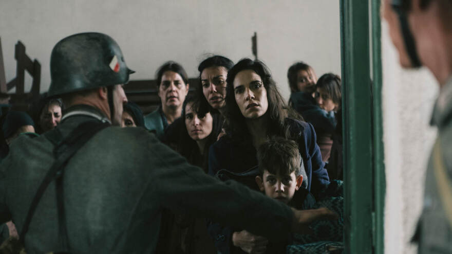 Η σφαγή στα Καλάβρυτα έγινε ταινία: O Μαξ φον Σίντοφ «Αυτόπτης Μάρτυρας» στη θηριωδία των Γερμανών το ’43