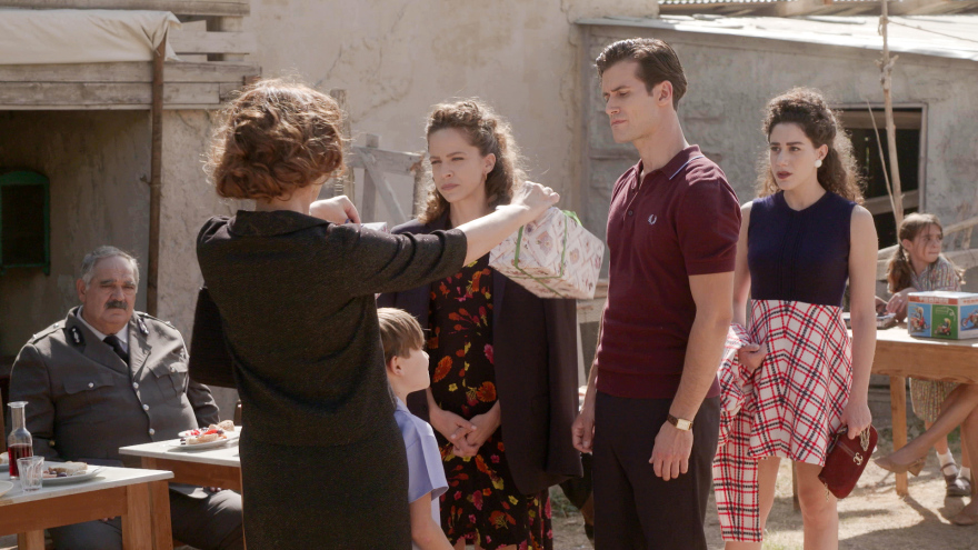 Άγριες Μέλισσες: Η Μυρσίνη φτάνει απρόσκλητη στη γιορτή του Σέργιου - Δείτε φωτογραφίες