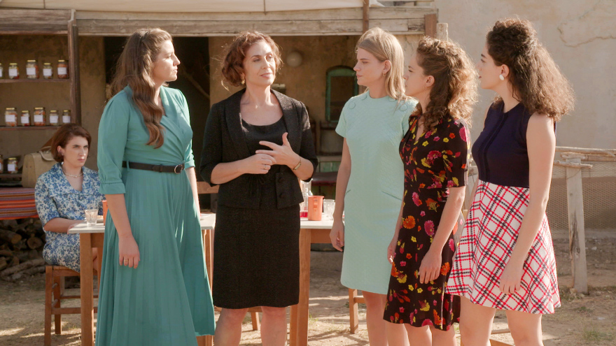 Άγριες Μέλισσες: Η Μυρσίνη φτάνει απρόσκλητη στη γιορτή του Σέργιου - Δείτε φωτογραφίες