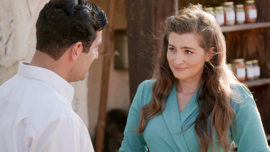 Άγριες Μέλισσες: Η Μυρσίνη φτάνει απρόσκλητη στη γιορτή του Σέργιου - Δείτε φωτογραφίες